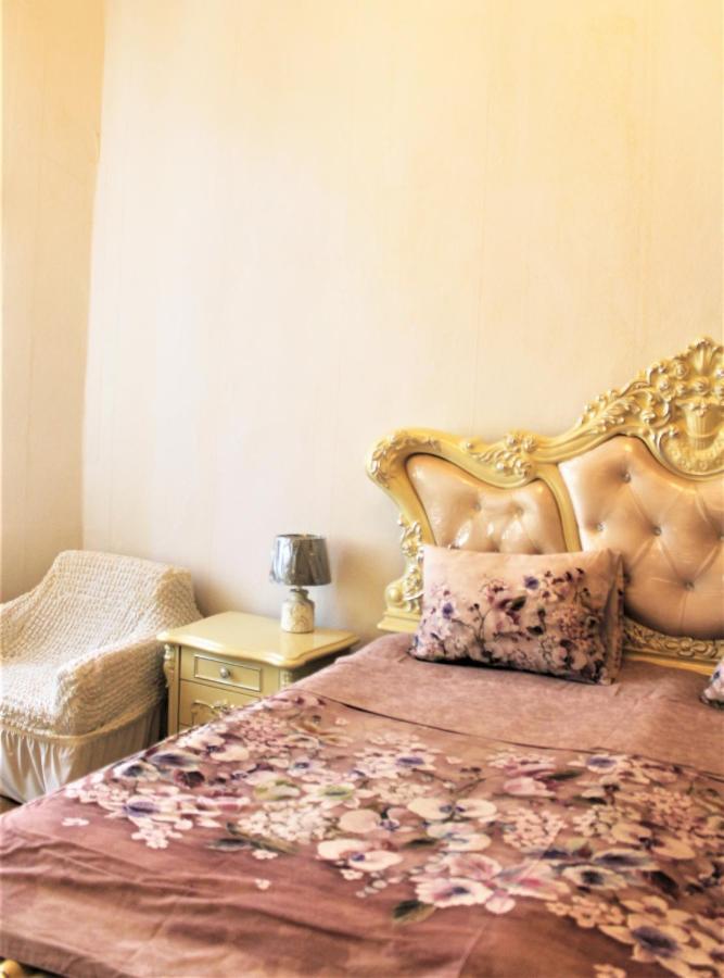 Guesthouse Medea On Pushkini 4 คูทายสิ ภายนอก รูปภาพ