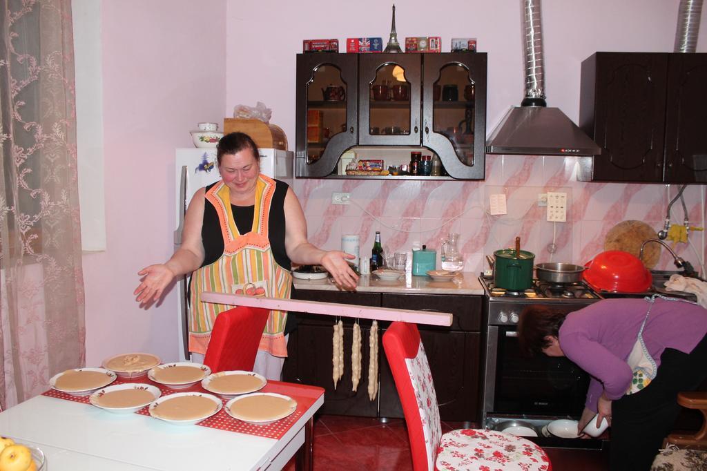 Guesthouse Medea On Pushkini 4 คูทายสิ ภายนอก รูปภาพ