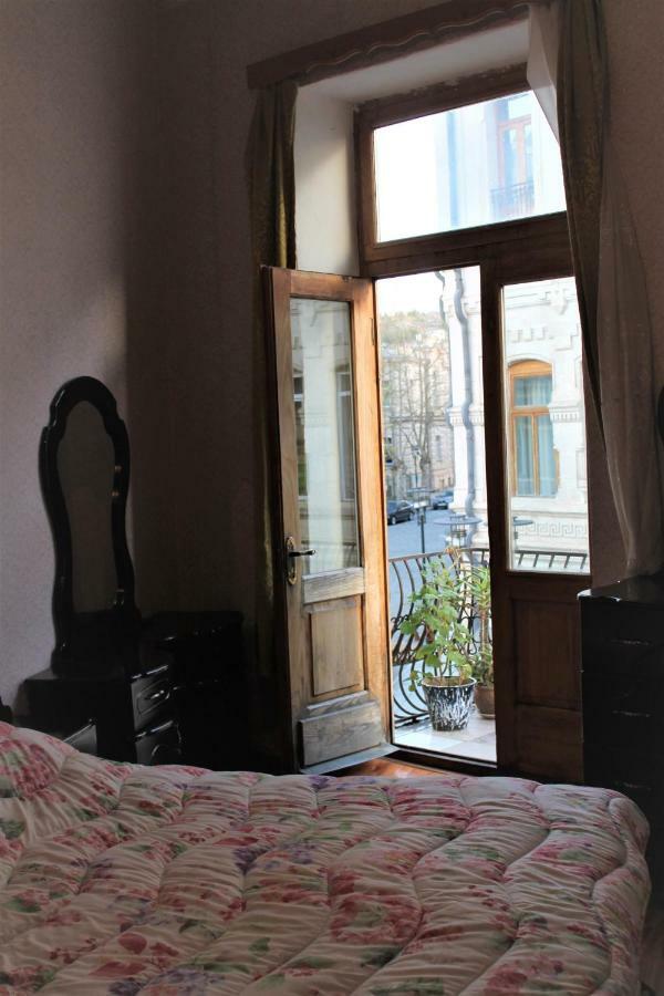 Guesthouse Medea On Pushkini 4 คูทายสิ ภายนอก รูปภาพ