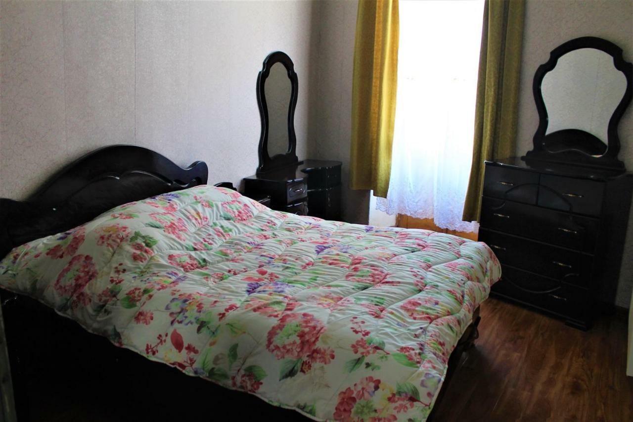 Guesthouse Medea On Pushkini 4 คูทายสิ ภายนอก รูปภาพ