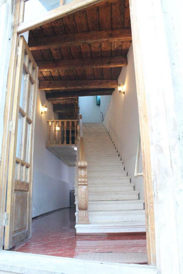 Guesthouse Medea On Pushkini 4 คูทายสิ ภายนอก รูปภาพ